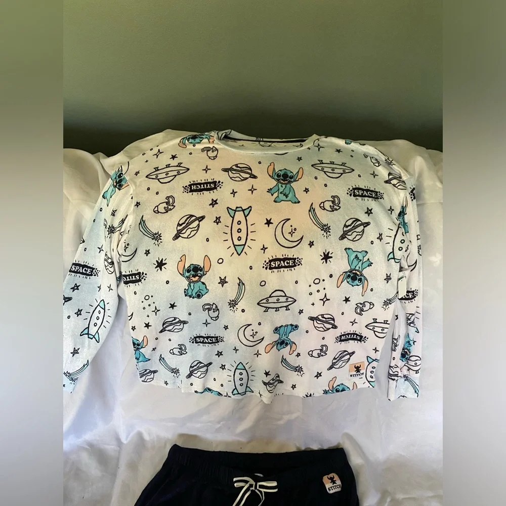 NWOT womens Disney stitch pajama short set - Picture 5 of 9